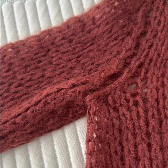 Maiami Basic Rust V-Neck Sweater with Chunky Knit and Cropped Fit - Picture 5 of 5